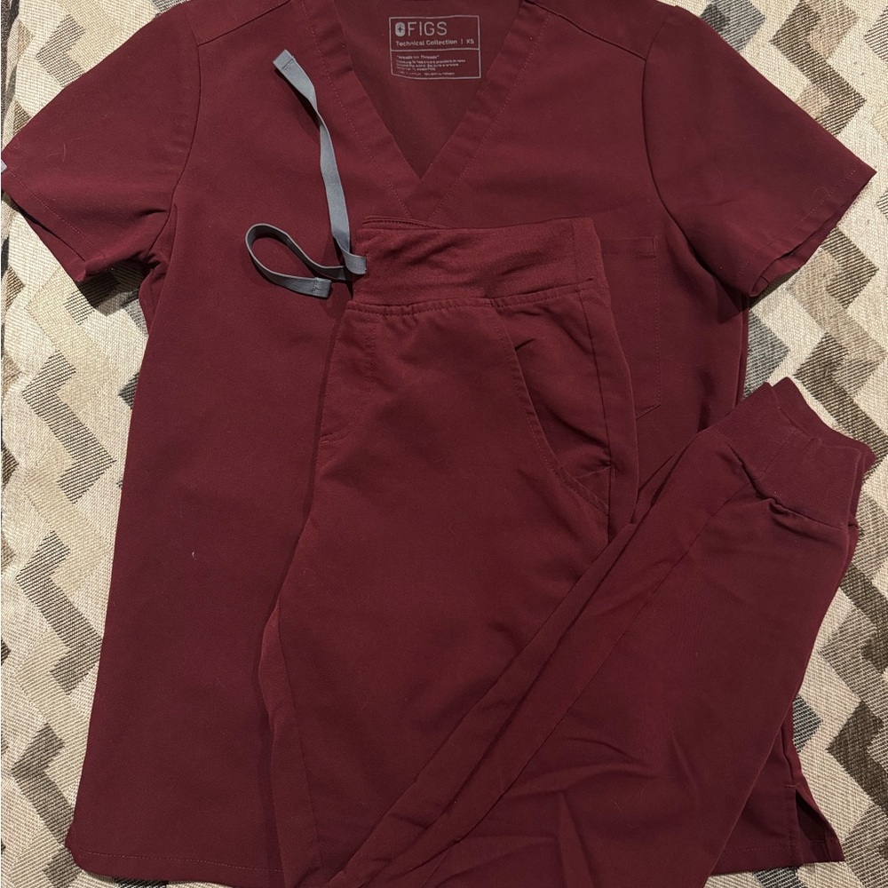 XS FIGS Burgundy/Maroon Scrub Set ♥️